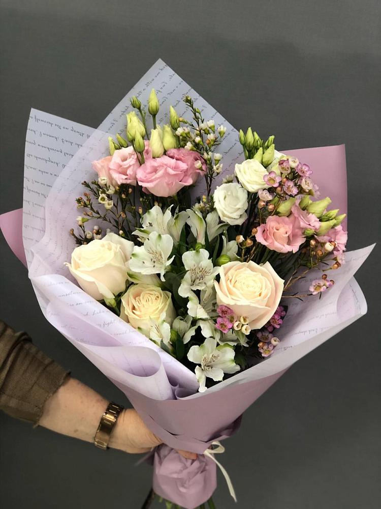 Букет цветов из: Альстромерии, Розы и Лизиантусы в Кашхатау