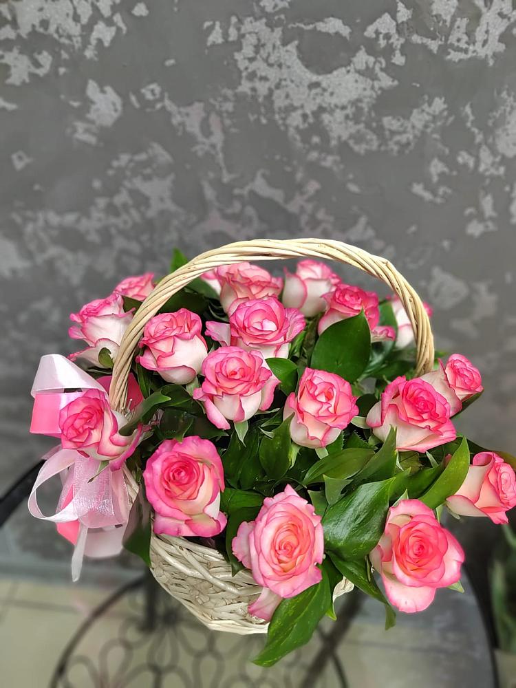 Цветочная композиция из Розы в корзине в Кашхатау