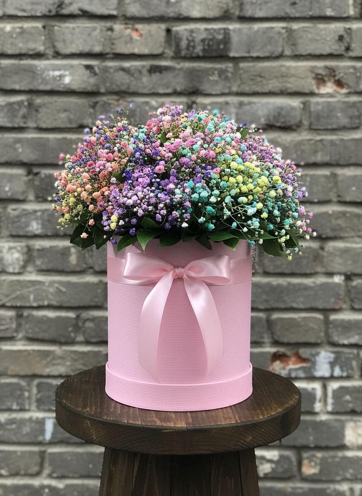 Цветочная композиция из Гипсофила и Розы в шляпной коробке в Кашхатау
