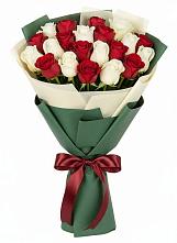 Букет Микс из красных и белых роз в Кашхатау