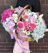 Композиция солнечный день в Кашхатау Цветочная композиция из Розы, Хризантемы, Пионы и Лизиантусы в корзине в Кашхатау