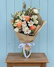 Букет цветов из:  Альстромерии, Лизиантусы, Розы и Хризантемы #REPLACE_PRED# Кашхатау