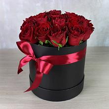 Цветочная композиция из Розы в шляпной коробке в Кашхатау