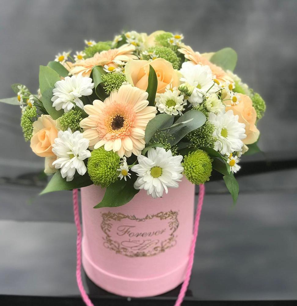 Цветочная композиция из Розы, Герберы и Хризантемы в шляпной коробке в Кашхатау